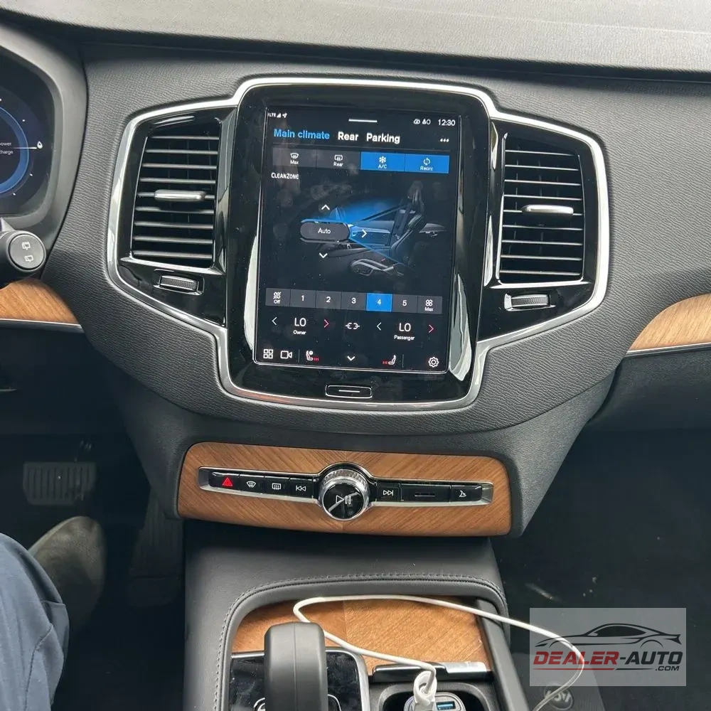 2024 Volvo XC90 T8 - Plus PHEV