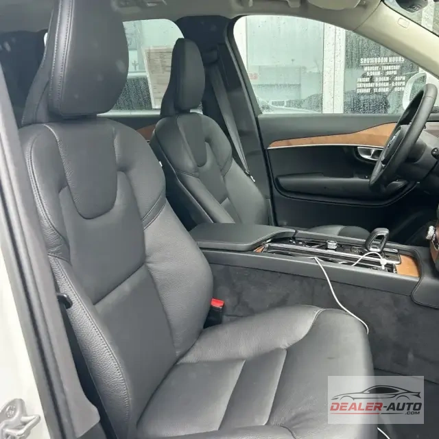 2024 Volvo XC90 T8 - Plus PHEV
