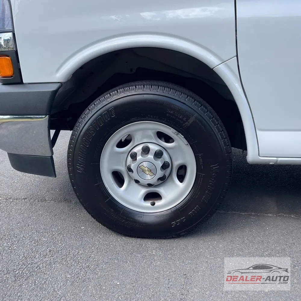 2025 Chevrolet Express LS 3500