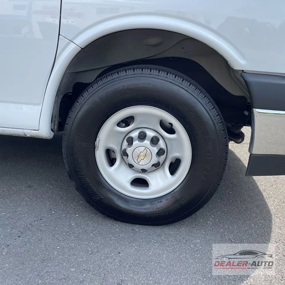 2025 Chevrolet Express LS 3500