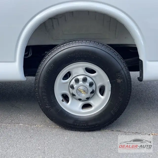 2025 Chevrolet Express LS 3500