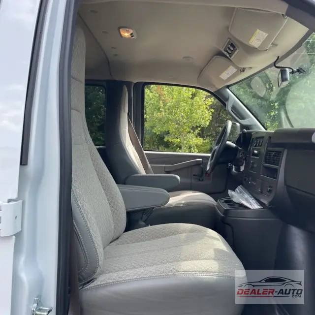 2025 Chevrolet Express LS 3500